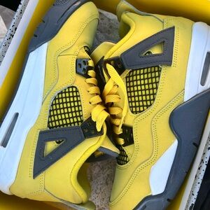 Jordan 4 lighting size 6Y